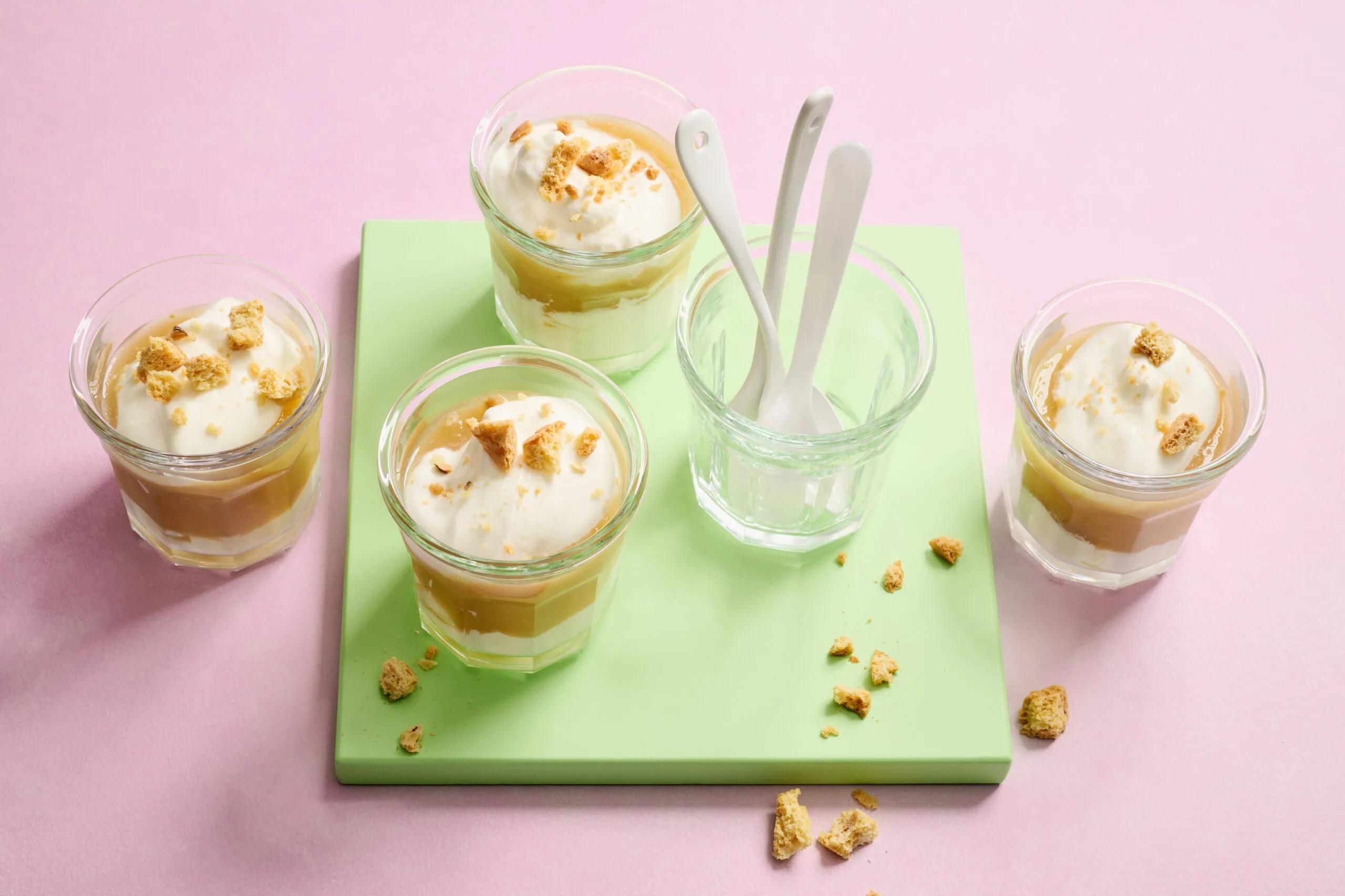 Apfelcreme, Schwierigkeitsgrad ${SCHWIERIGKEITSGRAD}. Das fertige Gericht schön angerichtet und fotografiert aus Vogelperspektive (Food Fotografie). Serviervorschlag, Original Tiptopf Rezept, aus dem bekanntesten Kochbuch der Schweiz