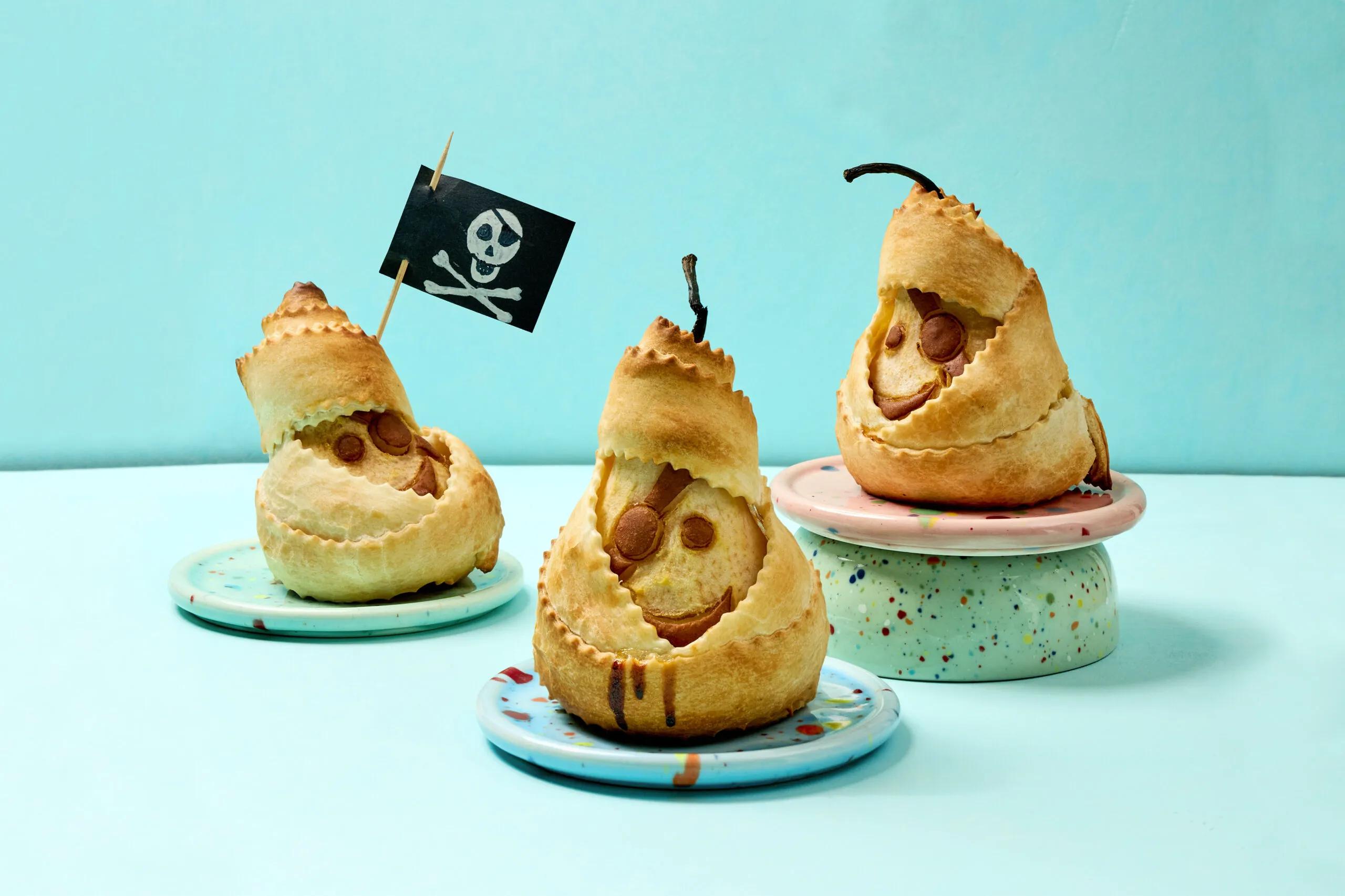 Birnenpiraten, Schwierigkeitsgrad ${SCHWIERIGKEITSGRAD}. Das fertige Gericht schön angerichtet und fotografiert aus Vogelperspektive (Food Fotografie). Serviervorschlag, Original Tiptopf Rezept, aus dem bekanntesten Kochbuch der Schweiz