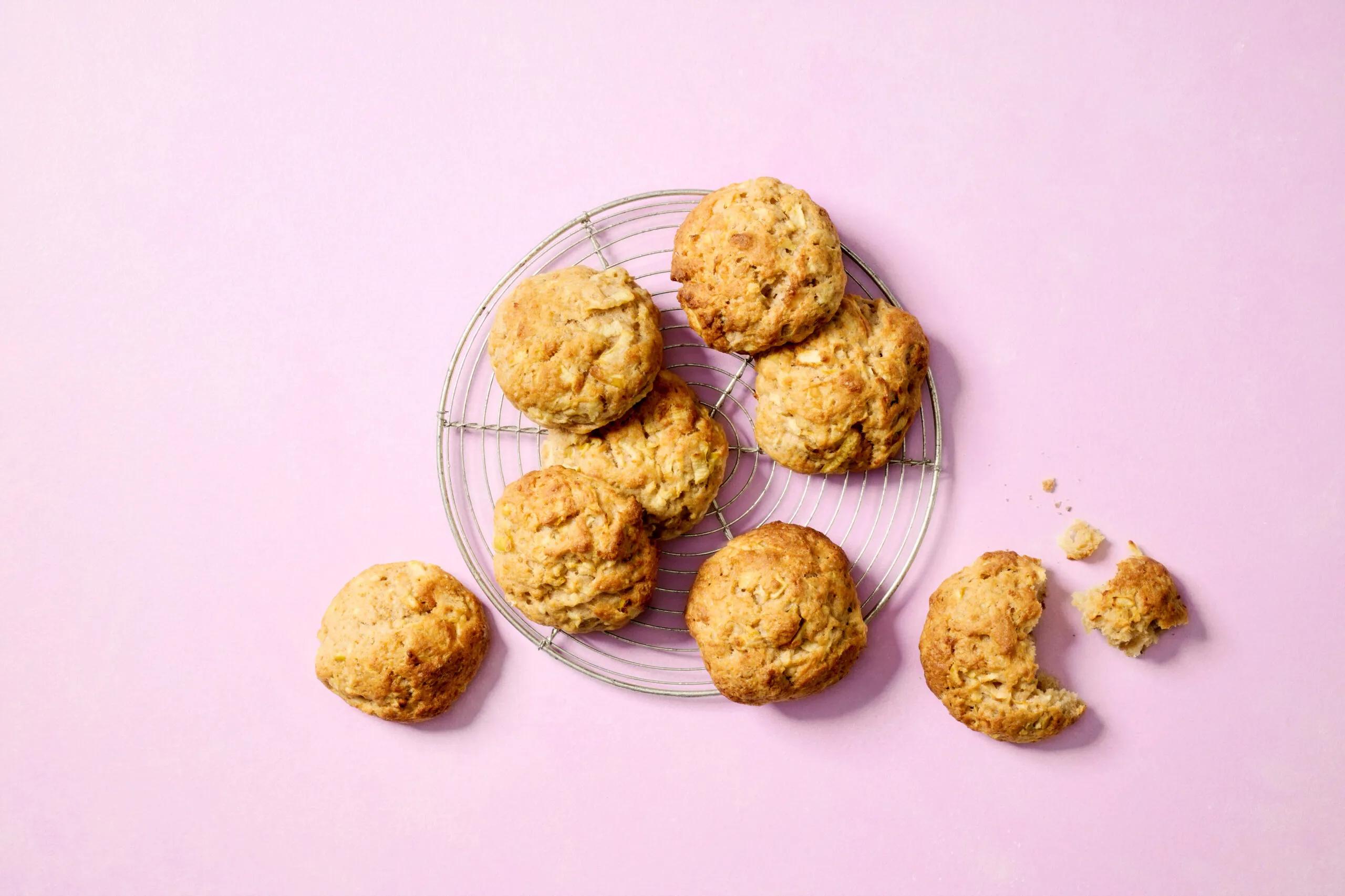Apfel-Pausenbrötchen, Schwierigkeitsgrad ${SCHWIERIGKEITSGRAD}. Das fertige Gericht schön angerichtet und fotografiert aus Vogelperspektive (Food Fotografie). Serviervorschlag, Original Tiptopf Rezept, aus dem bekanntesten Kochbuch der Schweiz